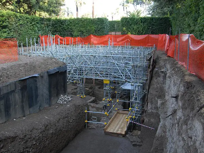 11 opere di contenimento